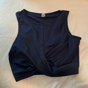 Twist front cropped active top